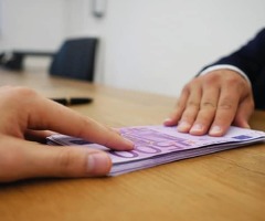 Kredite für Privatpersonen und Unternehmen